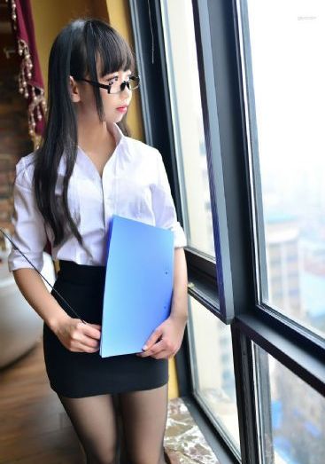 伊人模特欧美沟沟_全集无删减版高清免费观看